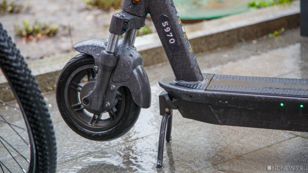 В Краснотурьинске ищут самокатчика, который сбил 89-летнюю бабушку и скрылся В Краснотурьинске ищут самокатчика, который сбил 89-летнюю бабушку и скрылся