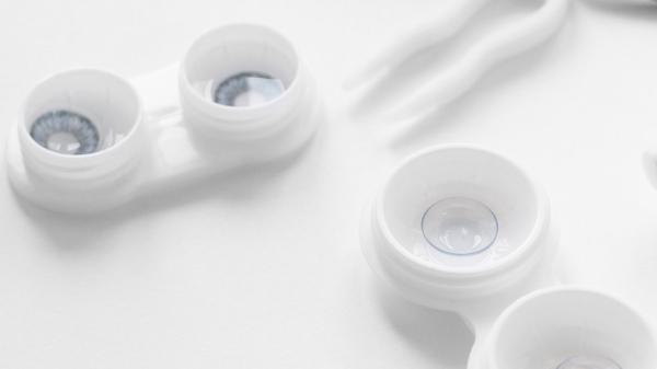 Не дайте глазам задохнуться: врачи пояснили, почему опасно спать в линзах